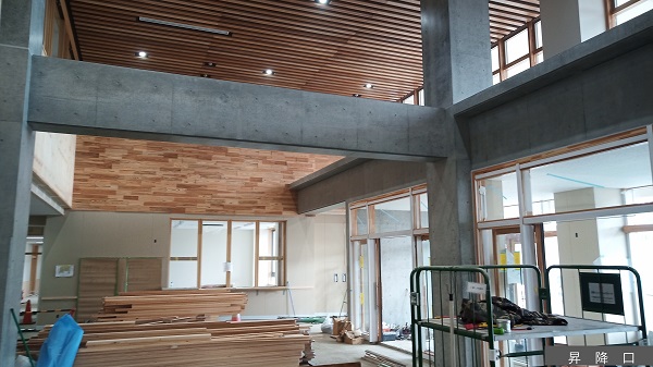 昇降口(1階)(600).jpg 昇降口(1階)(600).jpg